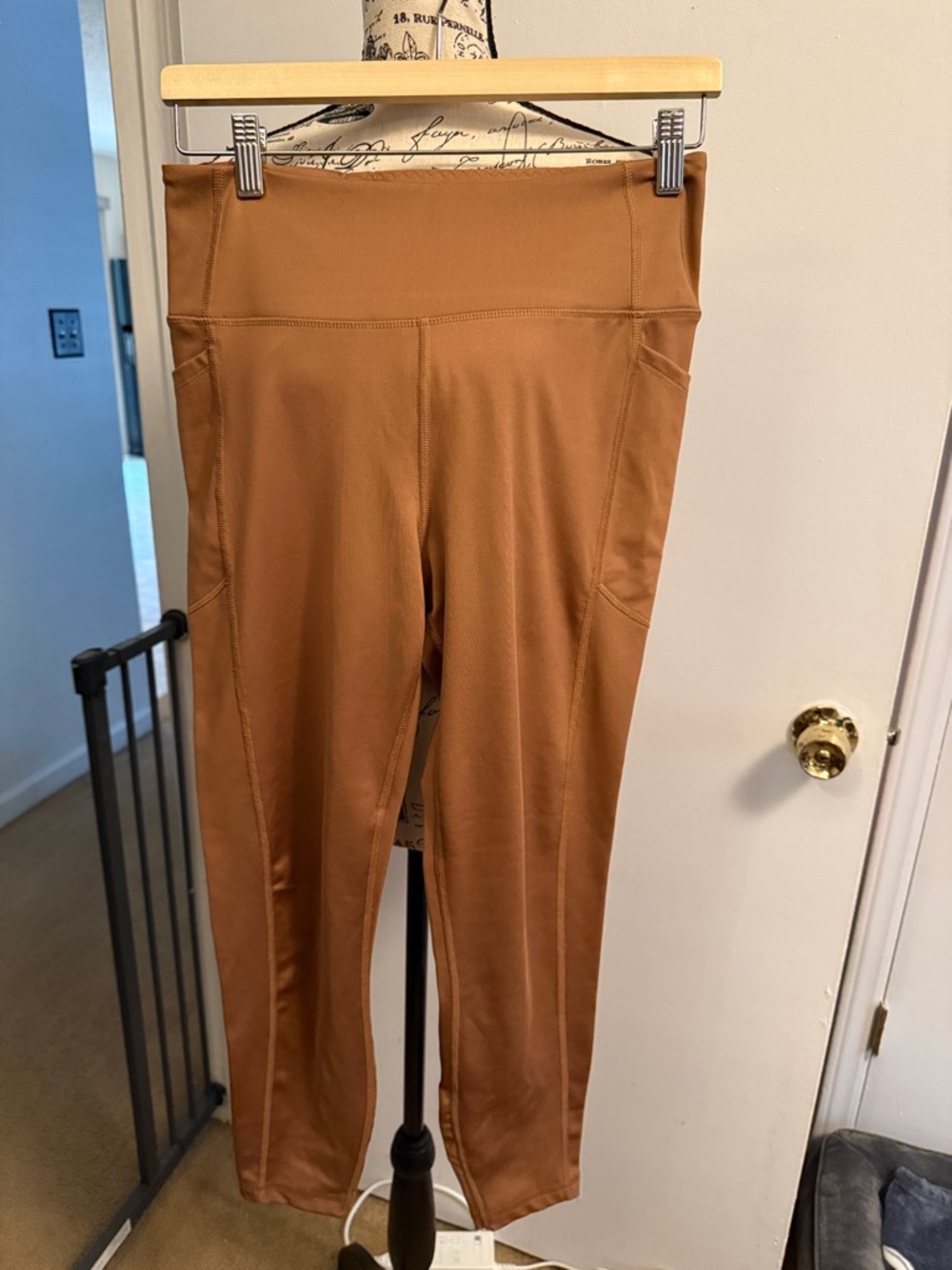 Victoria's Secret High-Waist Leggings in Camel Brown
